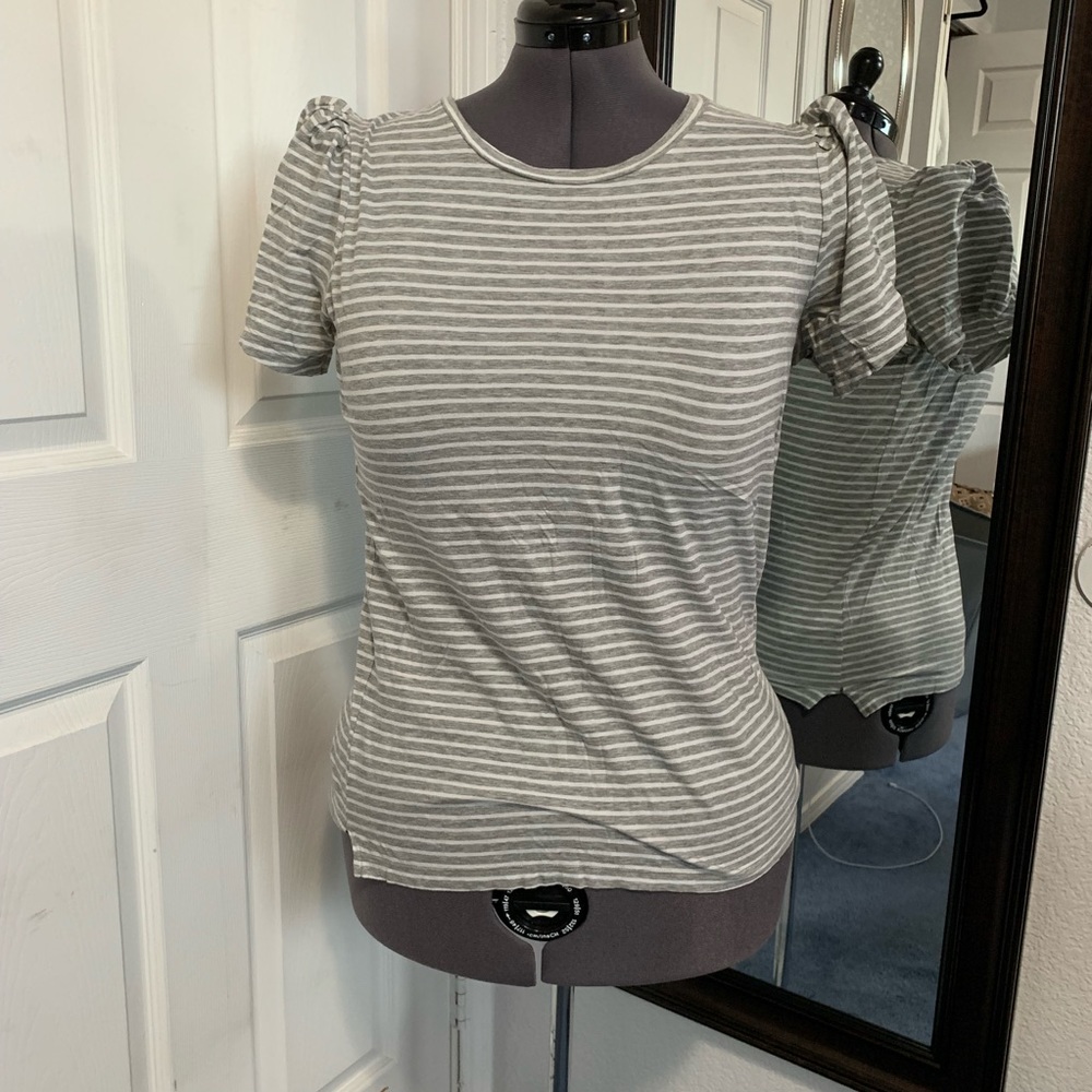 Banana Republic puffy sleeve top. Barely worn sz L
